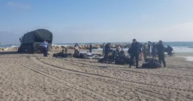 Stire din Eveniment : Disperare pe mare! Au fost reluate căutările băiatului de 16 ani, înecat ieri