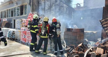 Anchetă penală după incendiul care a devastat o hală cu materiale de construcții - 2