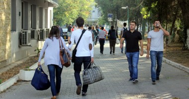Stire din Cultură-Educație : Începe "bătălia" pentru locurile de cazare în căminele studențești