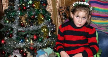 Cum îi putem oferi un Crăciun de vis unei fetițe paralizate - 5