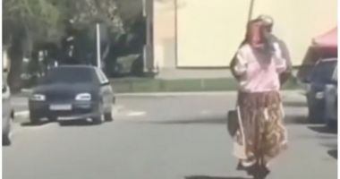 Stire din Actualitate : Pe trotinetă, către muncile câmpului. Doi ieșeni cu o cazma au ajuns virali pe internet