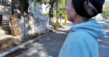 Trotuarul le e pat și masă - 2