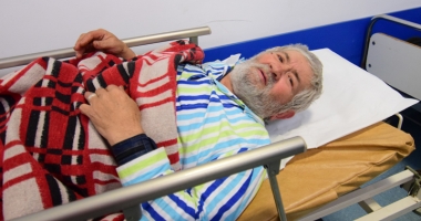 Stire din Social : Spitalul Județean a ajuns a doua lor casă. De la ceai cald, la înjurături!