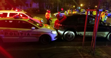 Stire din Eveniment : Polițiști "umiliți" de șmecheri cu bolizi de lux. Le-a arătat chiar și penisul...