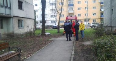 Stire din Eveniment : Elev de 13 ani ÎN STARE GRAVĂ, după ce a căzut de la etajul 1, CHIAR ÎN TIMPUL OREI