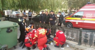 Intervenție de urgență a pompierilor, după ce un copil și bunicul lui au căzut în apă