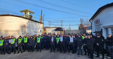 Stire din Eveniment : Polițiștii din două sindicate protestează astăzi, la Penitenciarul Poarta Albă! Cine îi mai păzește pe deținuți?