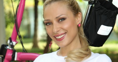 Stire din Monden : Iulia Vântur nu se mai întoarce în România?