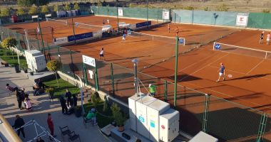 Stire din Sport : Spectacolul continuă la Tenis Club Bright