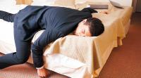 Tot mai mulți români suferă de insomnie