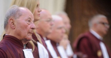 Stire din Politică-Administrație : A început ședința Curții Constituționale