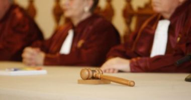 CCR mută termenele de judecată din martie în luna aprilie