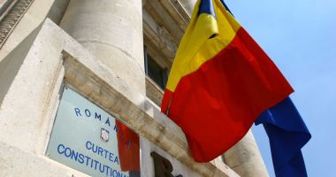 Stire din Actualitate : CCR a primit cererea pentru a constata vacantarea funcției de președinte al României
