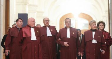 Stire din Actualitate : Cum motivează CCR decizia ca declarațiile de avere să fie ținute la secret