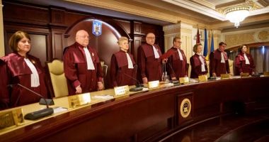 Stire din Actualitate : CCR sfidează legea și se pregătește să acorde indemnizații pentru cei trei judecători care își termină mandatul