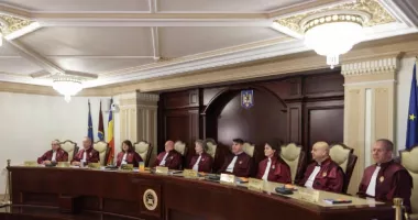 Stire din Actualitate : CCR amână pentru a cincea oară decizia privind reforma pensiilor magistraților