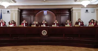 Stire din Actualitate : Undă verde pentru tăierea pensiilor speciale. CCR a validat reforma Guvernului