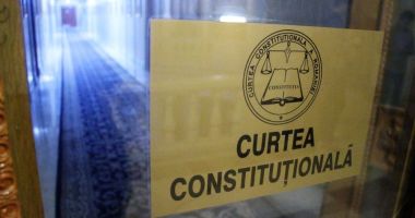 Stire din Politică-Administrație : CCR stabilește astăzi dacă se anulează alegerile din 4 mai