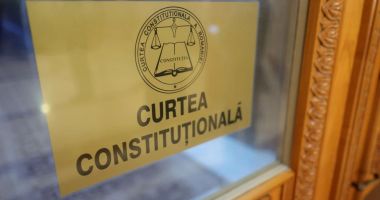 Stire din Actualitate : Ședință CCR pentru vacantarea funcţiei de preşedinte al României