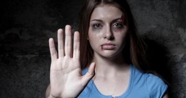 Stire din Actualitate : Statul pune la dispoziție locuințe pentru victimele violenței domestice