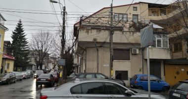 GALERIE FOTO. HAOS ÎN TRAFIC, în centrul Constanței. INDICATOARE RUTIERE acoperite cu FOLIE ȘI SCOTCH! - 4