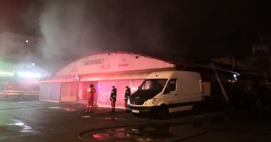 GALERIE FOTO / Supermarket în flăcări, în miez de noapte, la Constanța - 4