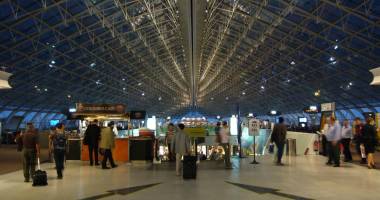 Stire din Eveniment : Trafic deviat pe aeroportul Roissy-Charles-de-Gaulle, din cauza operațiunii de prindere a teroriștilor