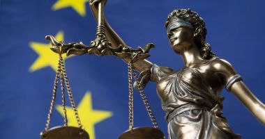 Stire din Eveniment : Raportul Comisiei Europene privind statul de drept din România ne arată din nou cu degetul