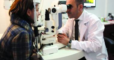 Stire din Sănătate : Ce afecțiuni pot ascunde  umflăturile de la nivelul pleoapelor