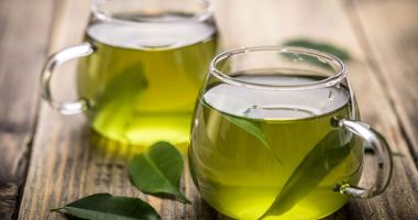 Stire din Sănătate : Ceaiul verde este mai eficient decât apa de gură