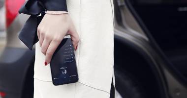 Stire din Tehnologie : Cea mai controversată aplicație pentru smartphone se lansează și în România