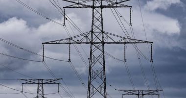 Stire din Economie : Comisia Europeană, sesizată despre liberalizarea pieţei de energie din România