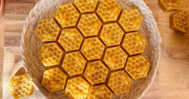 Stire din Sănătate : Ceara de albine, ingredientul natural care vă protejează pielea