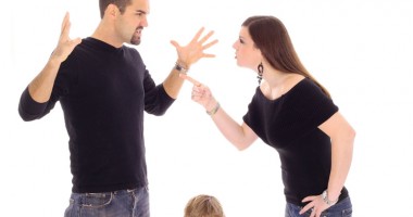 Stire din Eveniment : Copiii, "carne de tun" între soții care ajung la divorț