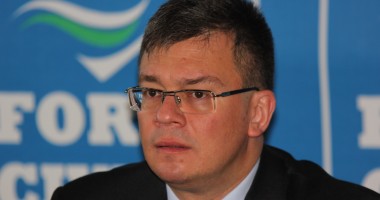 Stire din Politică-Administrație : Mihai Răzvan Ungureanu a intrat în campania pentru prezidențiale