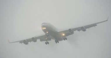 Stire din Social : Ceața densă încurcă traficul aerian. Mai multe curse aeriene au fost redirecționate