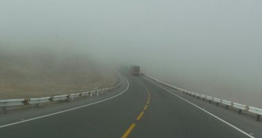 Stire din Eveniment : Şoferi, mare atenţie! Ceaţă la Constanţa! "Reduceți viteza, măriți distanţa de siguranță"