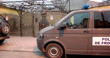 Ce au găsit polițiștii de frontieră acasă la contrabandiștii de țigări - 3