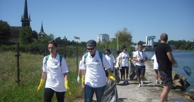 Ce au găsit voluntarii pe malul lacului Tăbăcărie - 4
