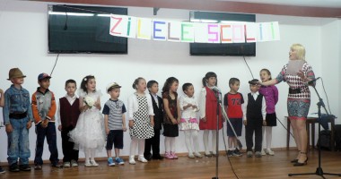 Stire din Cultură-Educație : Ce au pregătit copiii cu ocazia zilei Școlii Gimnaziale nr. 1 Poarta Albă