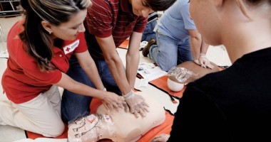 Stire din Sănătate : "Ce câștig dacă sunt voluntar?", un proiect medical pentru elevii constănțeni