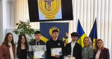 Stire din Economie : Elevi constănțeni, premiați la cea de-a patra ediție a Concursului de cultură și educație financiar-contabilă