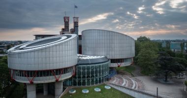 Stire din Eveniment : România, condamnată la CEDO pentru că nu a sancționat un bărbat care a publicat fotografii intime cu fosta parteneră
