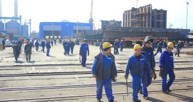 Stire din Economie : Ce face Sindicatul Liber al Navaliștilor pentru tinerii din SNC