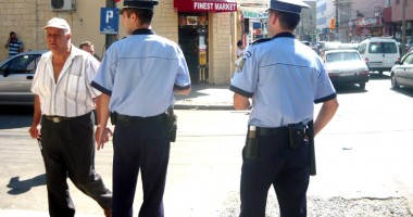 Stire din Eveniment : Ce faci când dai nas în nas cu hoțul - îl alergi sau suni la 112?