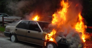 Stire din Eveniment : Ce faci dacă ți-a luat mașina foc în mers