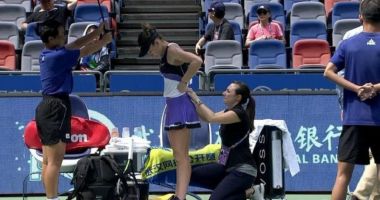 Stire din Sport : Ce ghinion! Simona Halep, abandon în turneul de la Wuhan