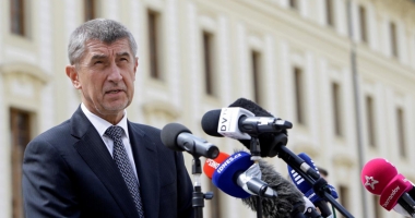 Stire din Actualitate : Cehia: Guvernul minoritar  își anunță demisia  după pierderea votului de încredere