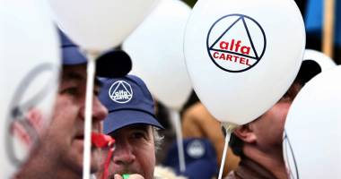 Stire din Economie : Ce i-a cerut CNS "Cartel Alfa" președintelui Klaus Iohannis