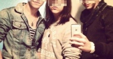 Stire din Eveniment : Cei cinci liceeni acuzați că au violat o colegă, arestați la domiciliu